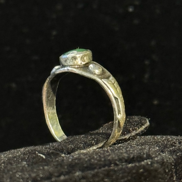 Vintage Native American Turquoise Sterling Silver Ring - Picture 4 of 7